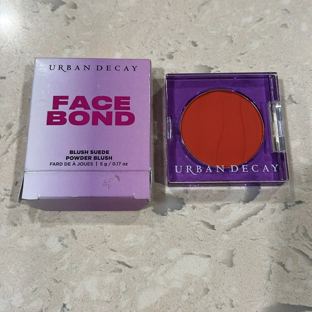 URBAN DECAY Face Bond Long-Lasting Powder Blush Suede